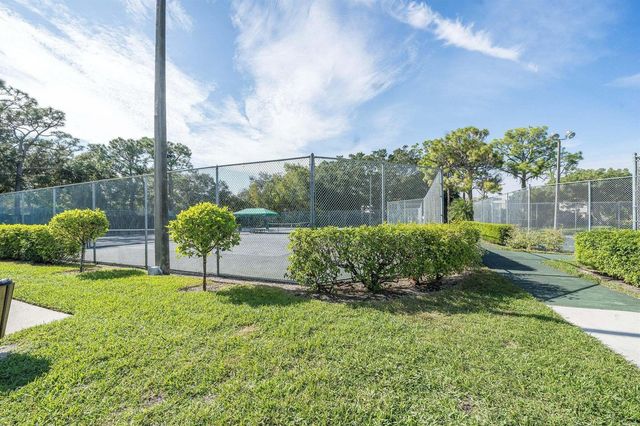 527 5th Terrace, Palm Beach Gardens, FL 33418