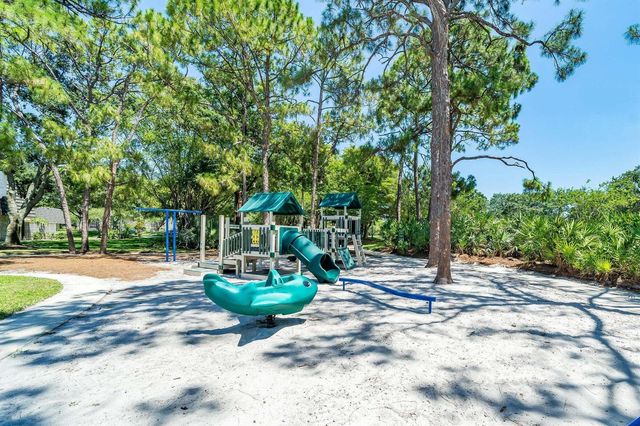 527 5th Terrace, Palm Beach Gardens, FL 33418