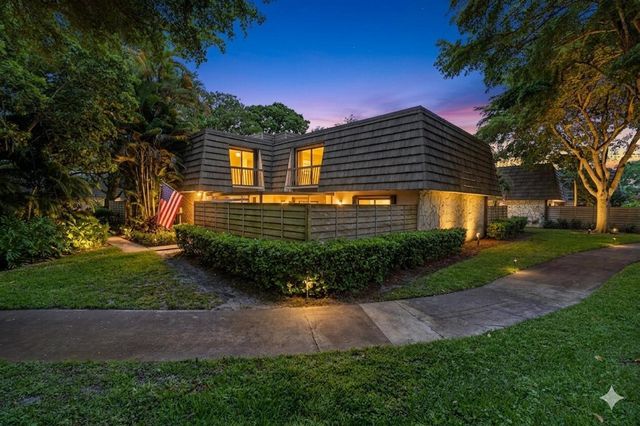 527 5th Terrace, Palm Beach Gardens, FL 33418