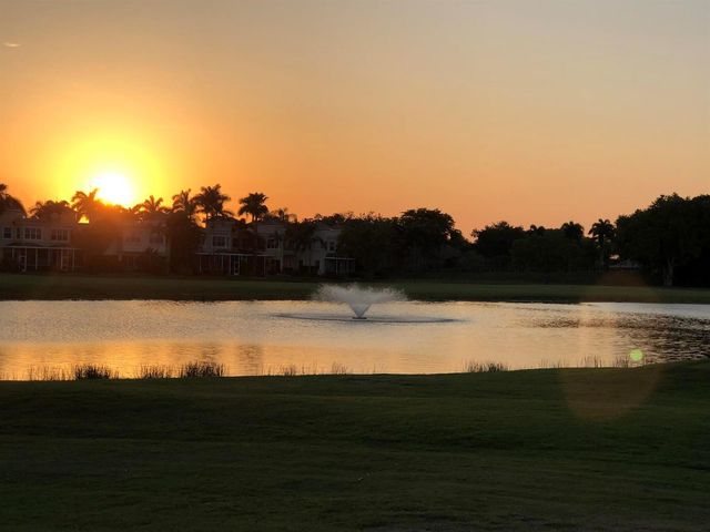 527 5th Terrace, Palm Beach Gardens, FL 33418