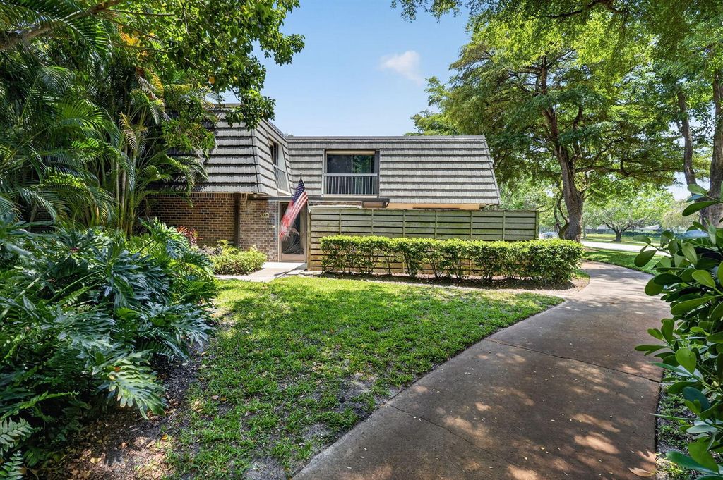527 5th Terrace, Palm Beach Gardens, FL 33418
