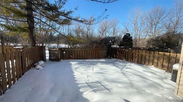 5802 Northfield Parkway, Troy, MI 48098