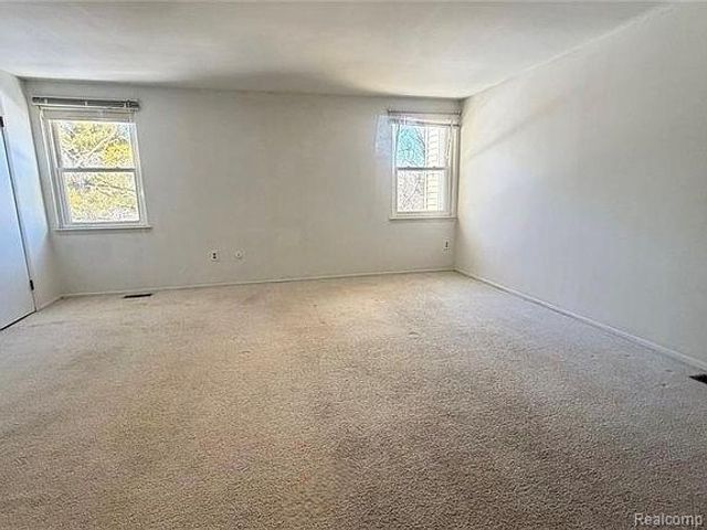 5802 Northfield Parkway, Troy, MI 48098