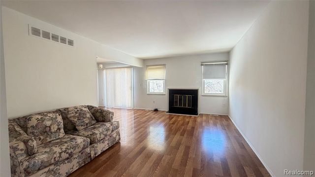 5802 Northfield Parkway, Troy, MI 48098