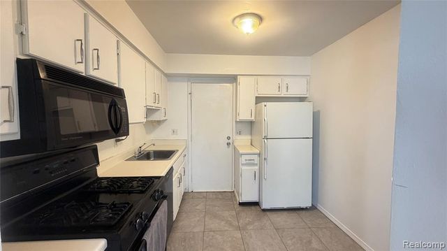 5802 Northfield Parkway, Troy, MI 48098