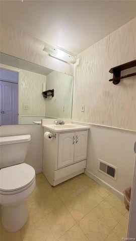 5802 Northfield Parkway, Troy, MI 48098