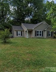 221 Auten Circle, Mount Holly, NC 28120