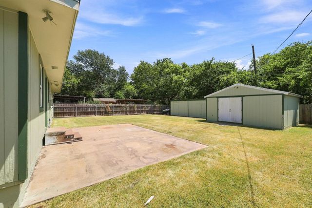 117 Leslie Street, Bonham, TX 75418