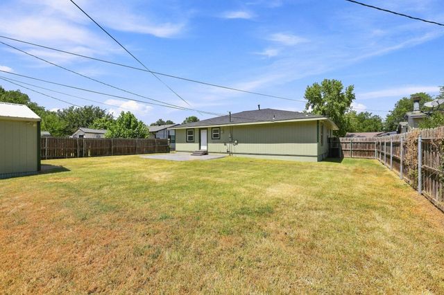 117 Leslie Street, Bonham, TX 75418