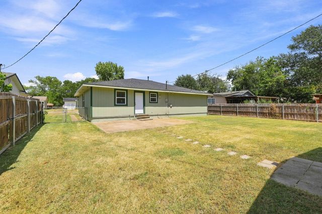 117 Leslie Street, Bonham, TX 75418
