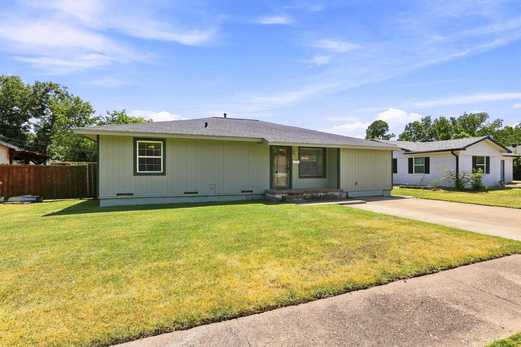 117 Leslie Street, Bonham, TX 75418