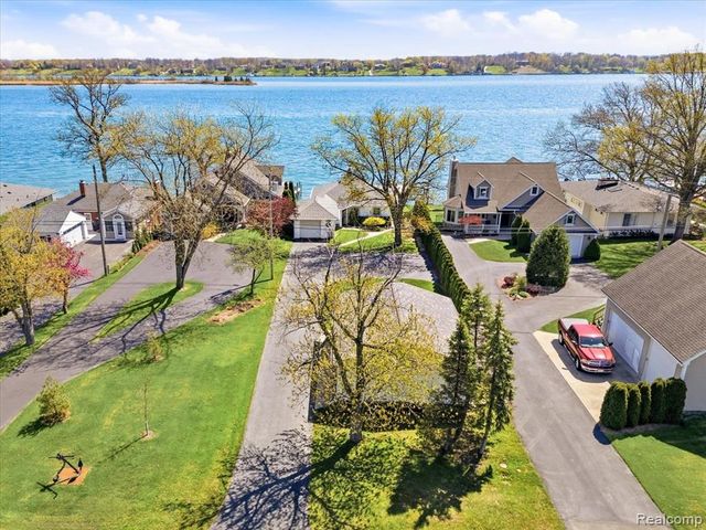 1265 River Road, Saint Clair, MI 48079