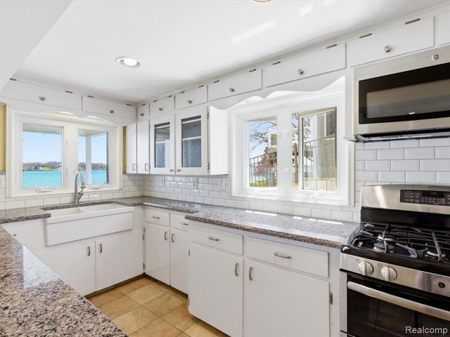 1265 River Road, Saint Clair, MI 48079