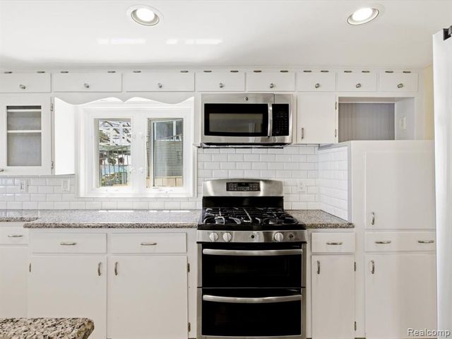 1265 River Road, Saint Clair, MI 48079