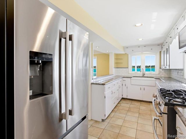1265 River Road, Saint Clair, MI 48079