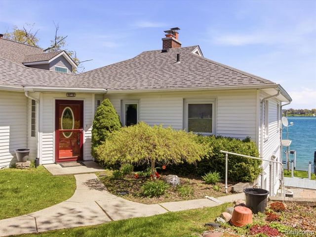 1265 River Road, Saint Clair, MI 48079