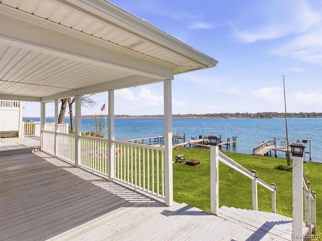 1265 River Road, Saint Clair, MI 48079