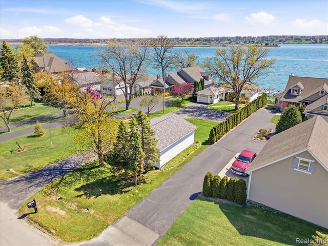 1265 River Road, Saint Clair, MI 48079
