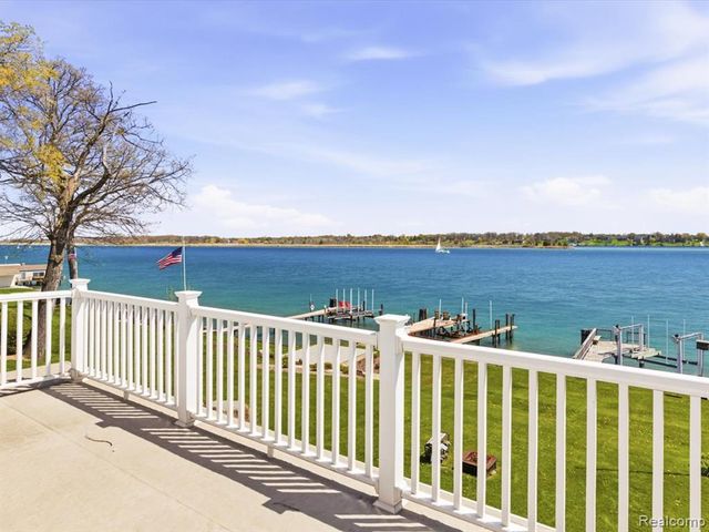 1265 River Road, Saint Clair, MI 48079