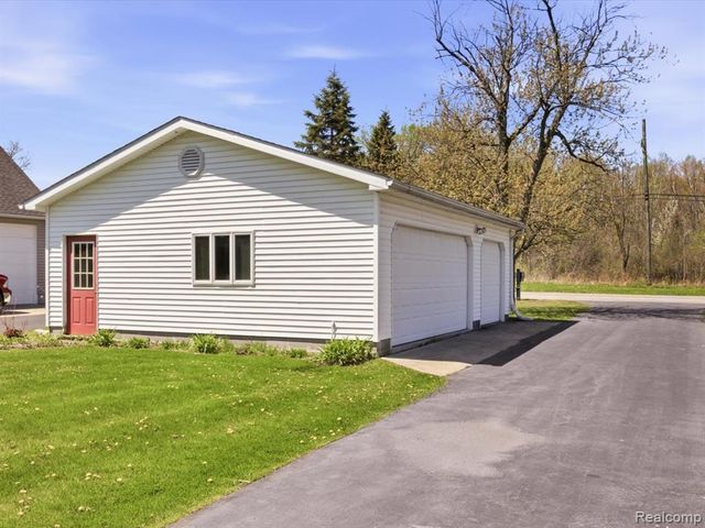 1265 River Road, Saint Clair, MI 48079