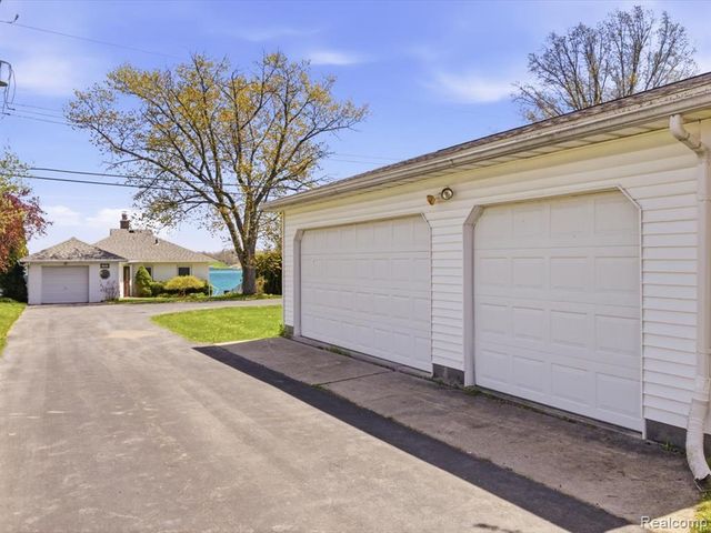 1265 River Road, Saint Clair, MI 48079