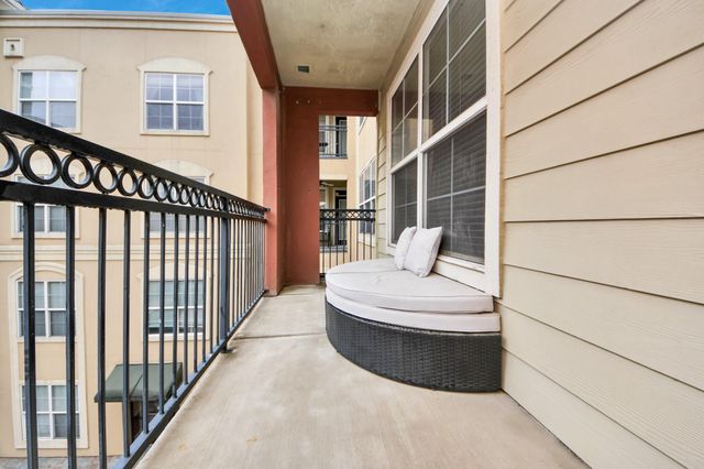 1711 Old Spanish Trail 324, Houston, TX 77054