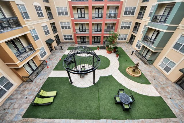 1711 Old Spanish Trail 324, Houston, TX 77054