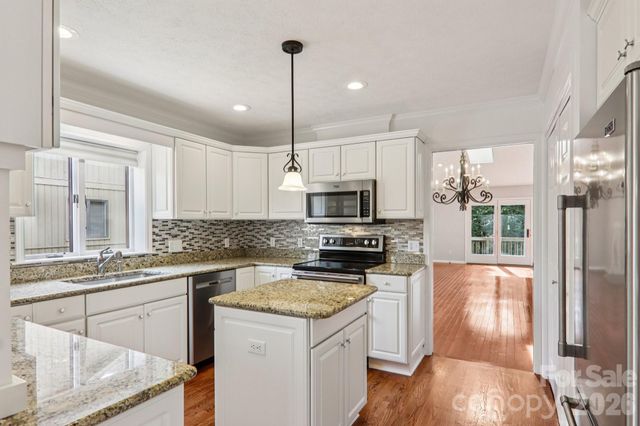 205 Wild Oak Lane, Hendersonville, NC 28791