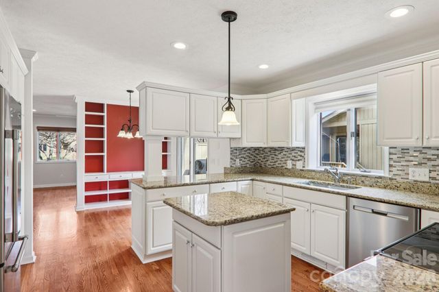 205 Wild Oak Lane, Hendersonville, NC 28791