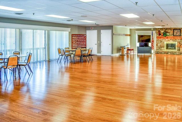 205 Wild Oak Lane, Hendersonville, NC 28791