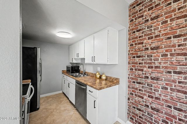 803 E COCHISE Drive, Phoenix, AZ 85020