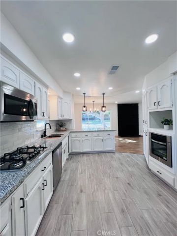 1735 Los Robles Drive, Bakersfield, CA 93306