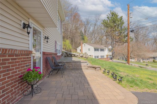 40 Graney Court, Pearl River, NY 10965
