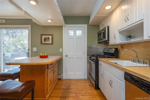 40 Graney Court, Pearl River, NY 10965