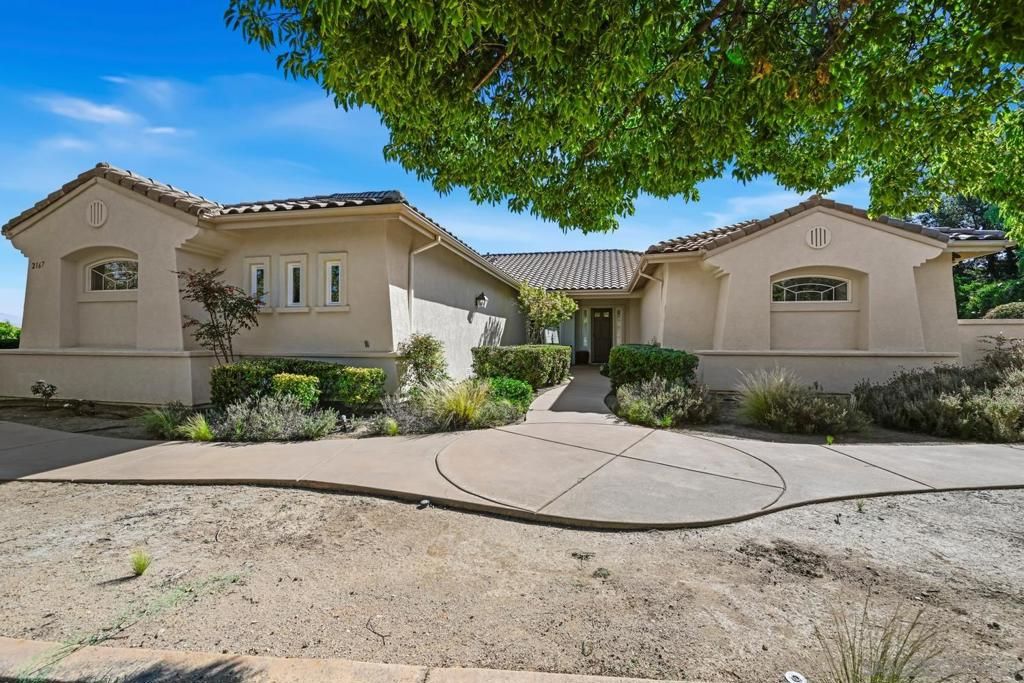 Image 2 of property listing at 2167 Collomia Ct., Alpine, CA 91901