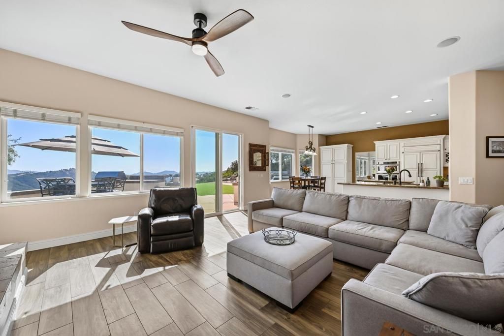 Image 5 of property listing at 2167 Collomia Ct., Alpine, CA 91901