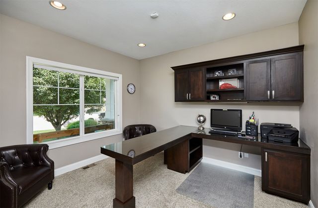 1388 S Sugar Creek Court, West Des Moines, IA 50266
