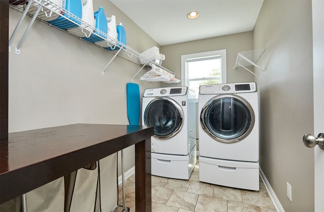 1388 S Sugar Creek Court, West Des Moines, IA 50266