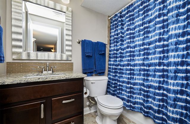 1388 S Sugar Creek Court, West Des Moines, IA 50266