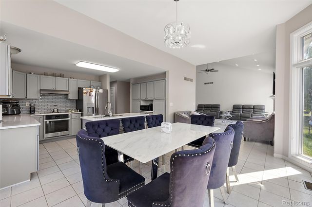 43187 Vintners Place Drive, Sterling Heights, MI 48314