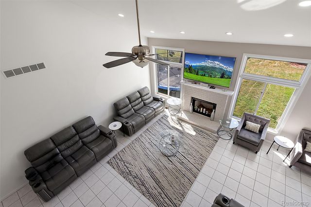 43187 Vintners Place Drive, Sterling Heights, MI 48314