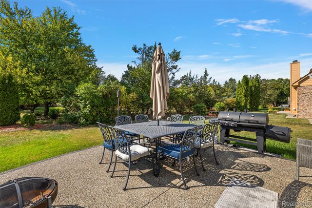 43187 Vintners Place Drive, Sterling Heights, MI 48314