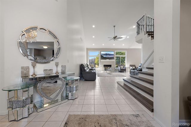 43187 Vintners Place Drive, Sterling Heights, MI 48314