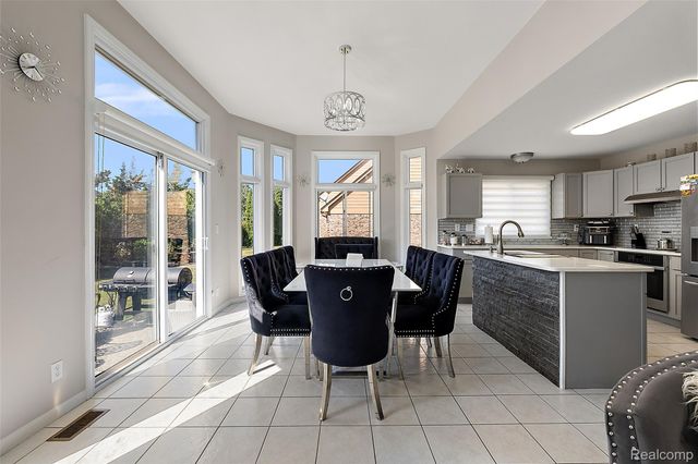 43187 Vintners Place Drive, Sterling Heights, MI 48314