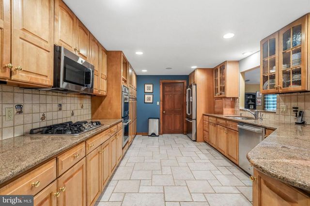 12 HESSIAN WAY, Cherry Hill, NJ 08003