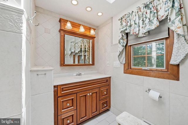12 HESSIAN WAY, Cherry Hill, NJ 08003