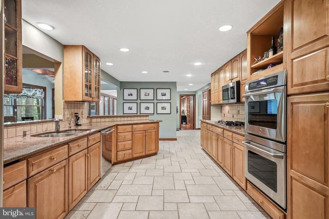 12 HESSIAN WAY, Cherry Hill, NJ 08003