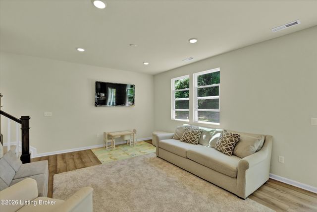 8304 Fairmount Rd, Louisville, KY 40291