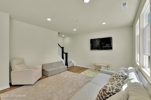 8304 Fairmount Rd, Louisville, KY 40291
