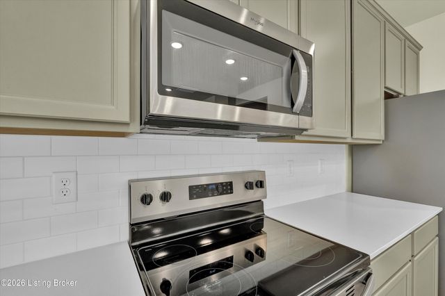 8304 Fairmount Rd, Louisville, KY 40291
